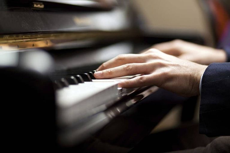 Piano adulte : apprendre et progresser avec plaisir