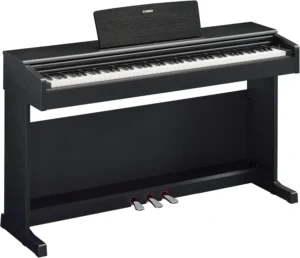 Yamaha YDP-145 : avis et test de ce piano meuble Arius pour débuter